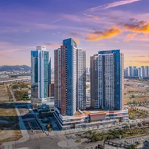 Urbanstay Songdo Moonlight Park Apartment